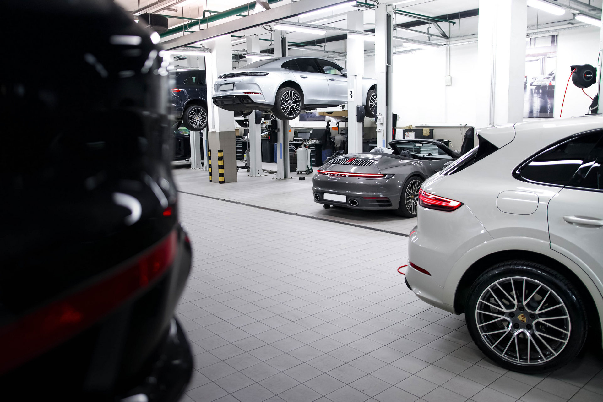 Замена масла от 29 911 руб. С использование оригинального моторного масла Porsche