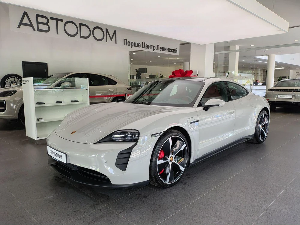 Porsche Taycan GTS Electro AT 4WD (440 кВт)