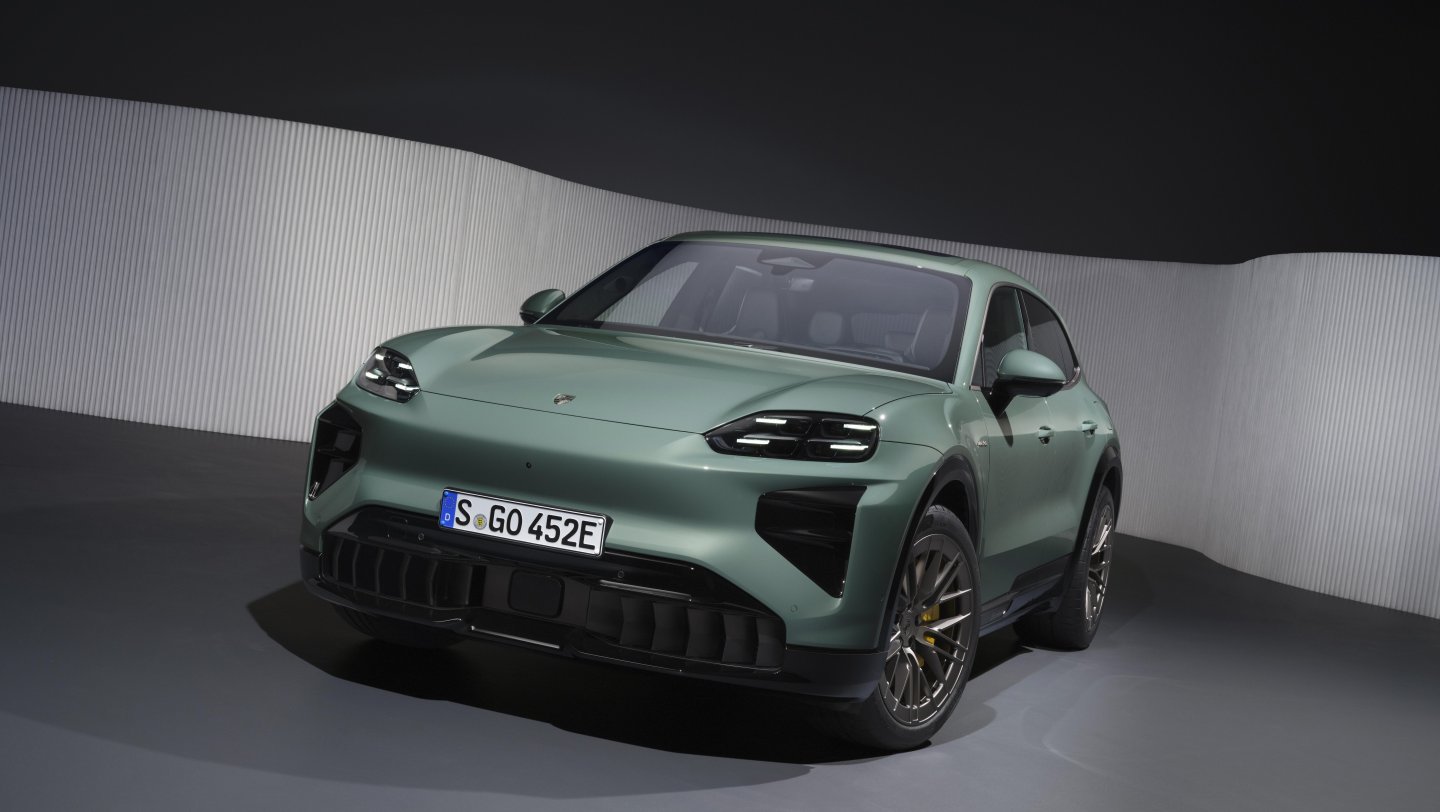 Новая технологическая эра для Porsche: Cayenne переходит на электротягу